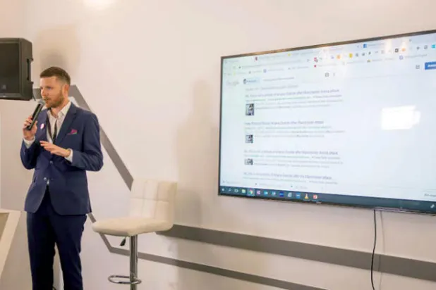 أندرياس غراول أثناء ورشة العمل خلال فعاليات منتدى الشارقة للاتصال الحكومي