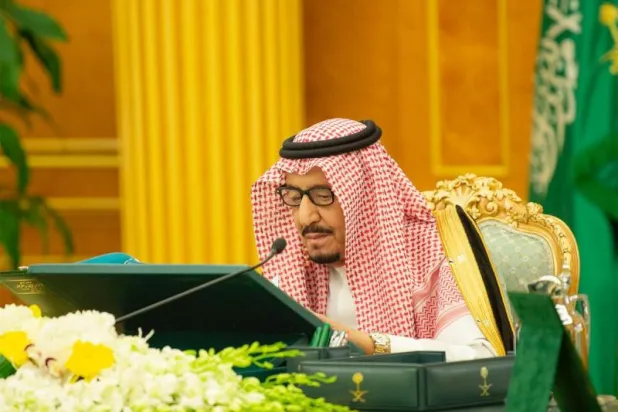 خادم الحرمين خلال ترؤسه جلسة مجلس الوزراء (واس)