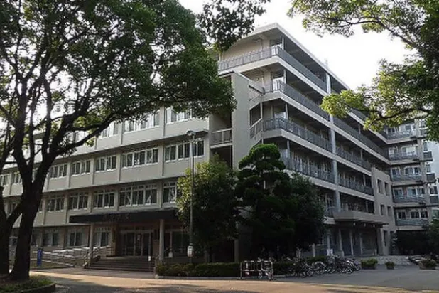 جامعة يابانية تمتنع عن تعيين أساتذة من المدخنين