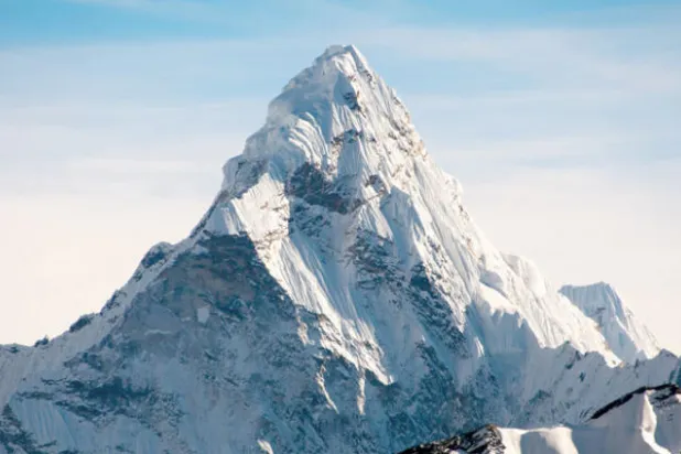 محكمة في نيبال تحسم الصراع على لقب أسرع متسلق لقمة إفرست