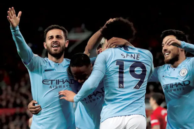 آمال سيتي في حصد اللقب ازدادت بعد تخطي يونايتد (رويترز)