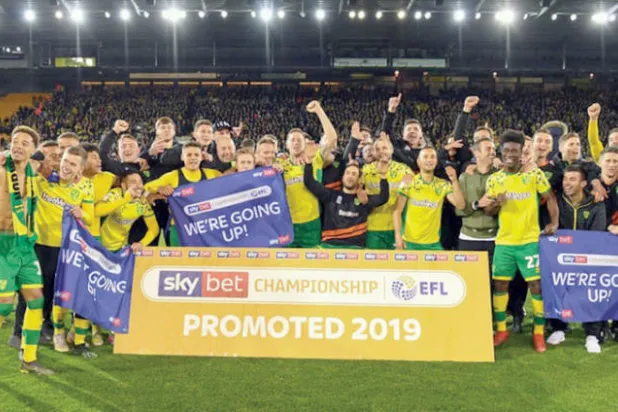 فرحة لاعبي نوريتش سيتي بالعودة إلى الدوري الإنجليزي الممتاز