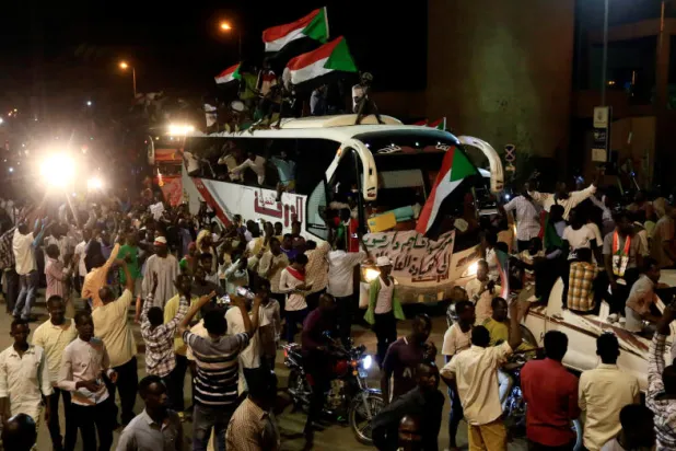 الاحتجاجات في السودان (رويترز)