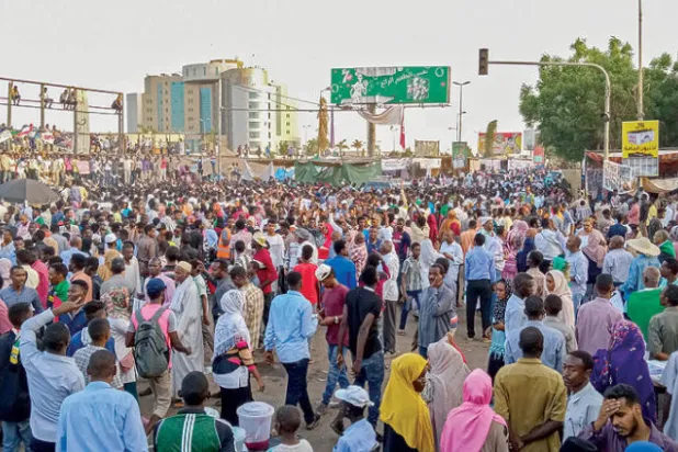 قوى التغيير السودانية تدفع برؤيتها للحكم الانتقالي إلى منضدة المجلس العسكري