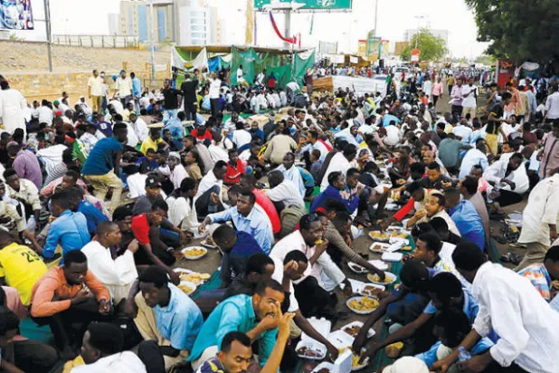 ضبط أسلحة وأحزمة ناسفة في الخرطوم