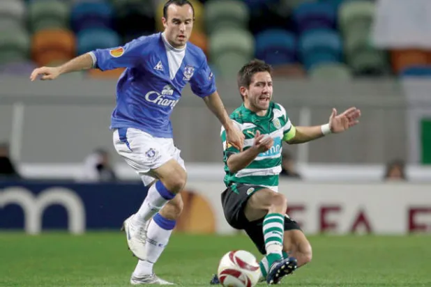 دونوفان أفضل لاعب في تاريخ كرة القدم الأميركية... ومسيرة مثيرة للجدل