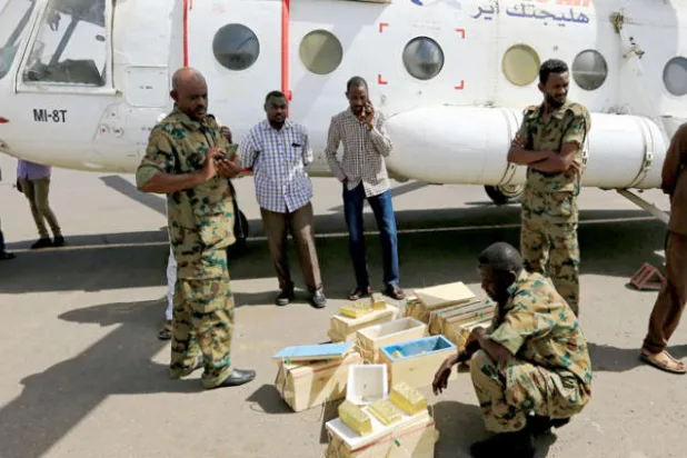إحباط تهريب كميات كبيرة من الذهب عبر مروحية إلى خارج السودان