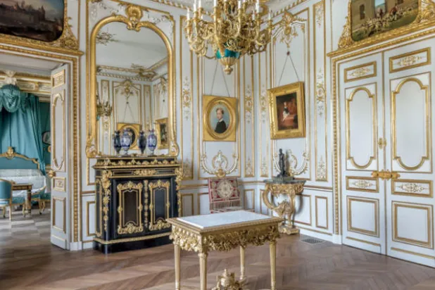 من الشقق السكينة الخاصة بدوق أوميل بقصر «دي شانتلي»