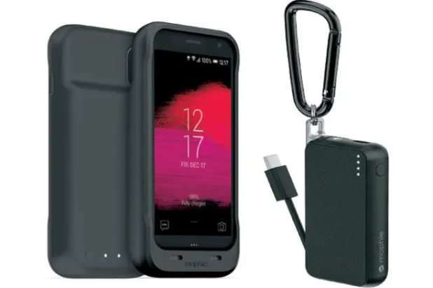 بطاريات وسلسلة مفاتيح لشحن الهاتف الذكي