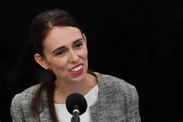 طفلة تعرض «رشوة» على رئيسة وزراء نيوزيلندا