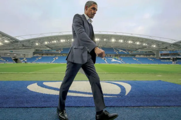 كريس هوتون يدفع ثمن غياب القوة الهجومية عن برايتون