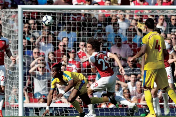 كريستال بالاس أوقف مسيرة آرسنال بالفوز المتتالي في عشر مباريات وهزمه على ملعبه