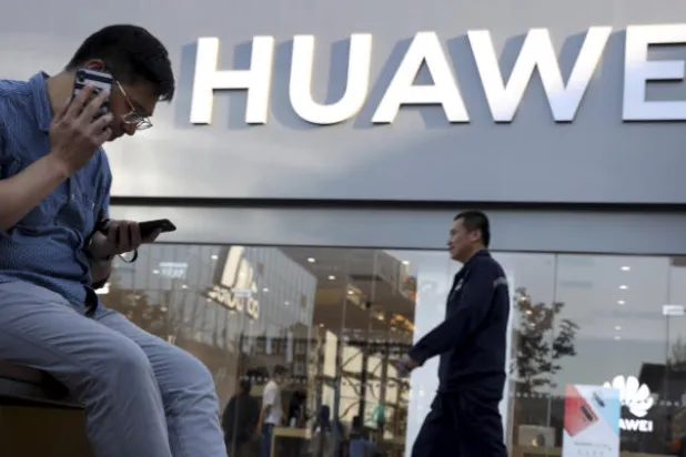 ماذا تعني قيود «غوغل» لمستخدمي هواتف «هواوي»؟