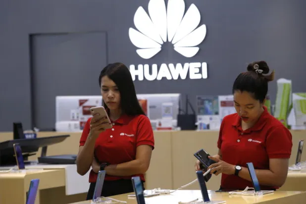 مؤسس «هواوي»: الولايات المتحدة «تسيء تقدير» قوتنا