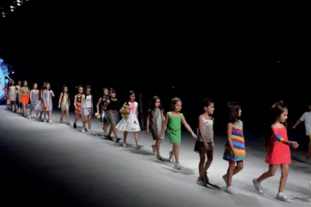 «ميني فاشن أكاديمي»... أطفالٌ يبنون غدهم في تصميم الأزياء