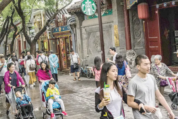 الصينيون... بين الإعجاب بـ«الحلم الأميركي» والثقة في صعود بلادهم