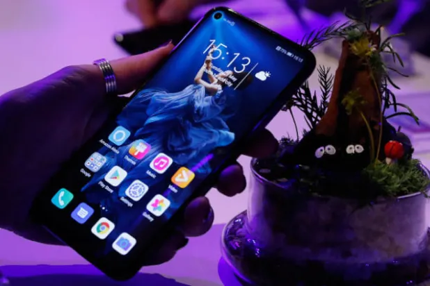 {هونر} تكشف في لندن عن هاتفها الأحدث