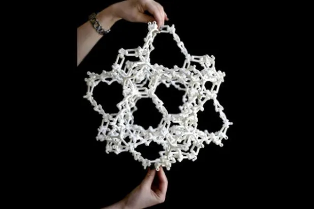 الحياكة مقابل الترميز والغزل مقابل البرمجة في مختبرات الفيزياء