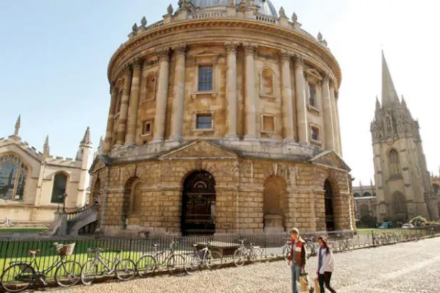 جامعة {أكسفورد} تتعهد بتخصيص 25 % من مقاعدها للأقل حظاً