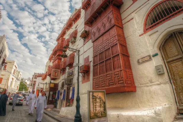 «جدة القديمة» تعانق التراث والتاريخ