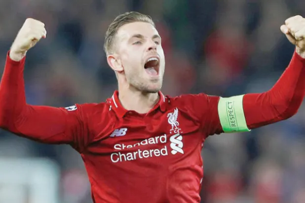 هندرسون قائد ليفربول يعرب عن فرحته بإقصاء برشلونة والوصول للنهائي (رويترز)