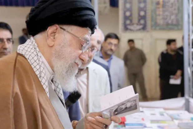 Hamaney’in gençliğinde tutkuyla okuduğu kitaplar bugün İran'da yasaklı!