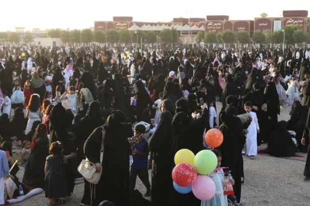 مشاركة نسائية واسعة في احتفالات العيد (تصوير: عبد العزيز النومان)