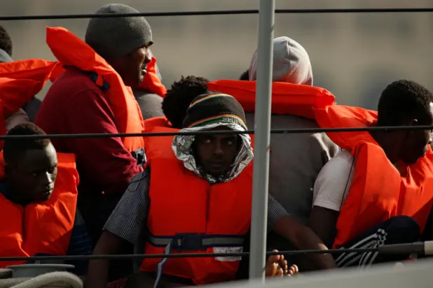 إنقاذ 370 مهاجراً في مياه المتوسّط ونقلهم إلى مالطا