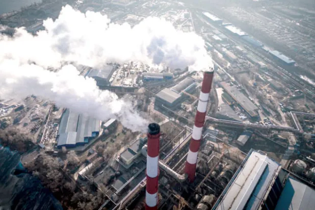 إحدى المدن المتسببة بحدوث الكوارث  (غيتي)