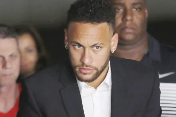 مدرب البرازيل يقلل من أهمية غياب نيمار عن كوبا أميركا