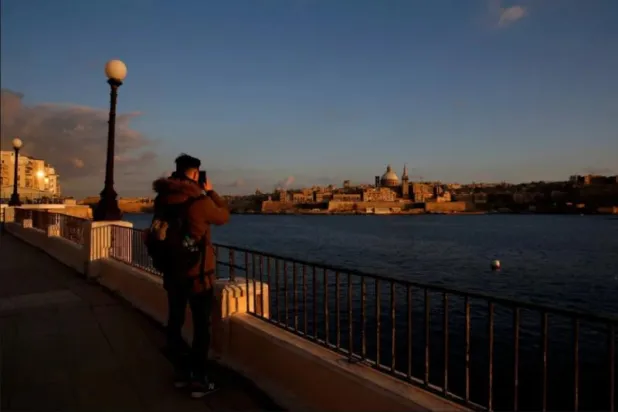 غضب بسبب حملة تبرعات لتمويل سفر «مؤثرين» على «إنستغرام»