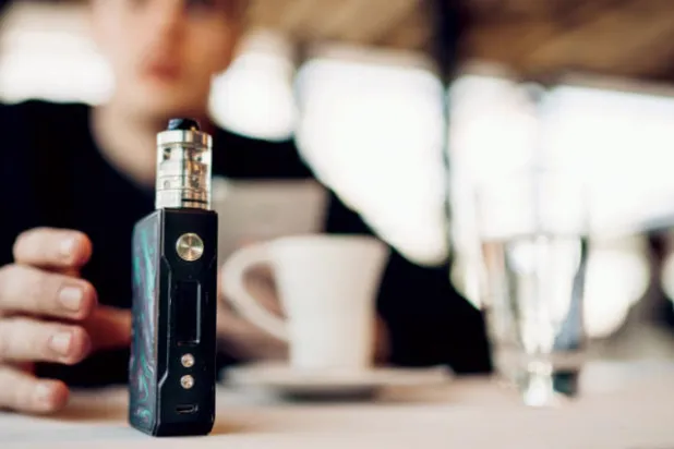 تحذيرات جديدة من السجائر الإلكترونية... ومطالبات بسحبها من الأسواق