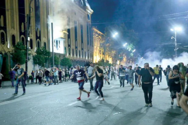 استقالة رئيس برلمان جورجيا بعد مواجهات أوقعت أكثر من 200 جريح
