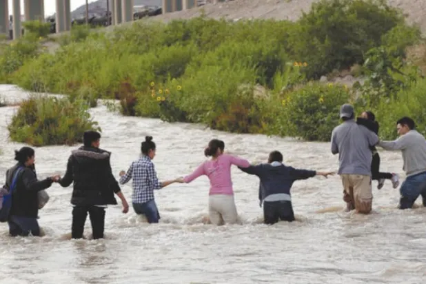 Trump, yasa dışı göçmen ailelerin toplatılması emri verdi