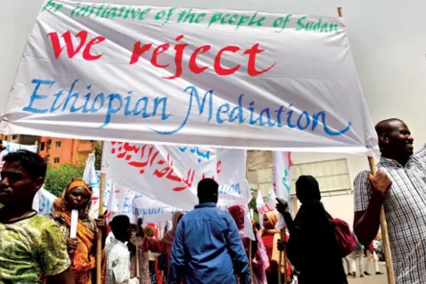 «العسكري» السوداني يقبل مناصفة «الحرية والتغيير» في المجلس السيادي