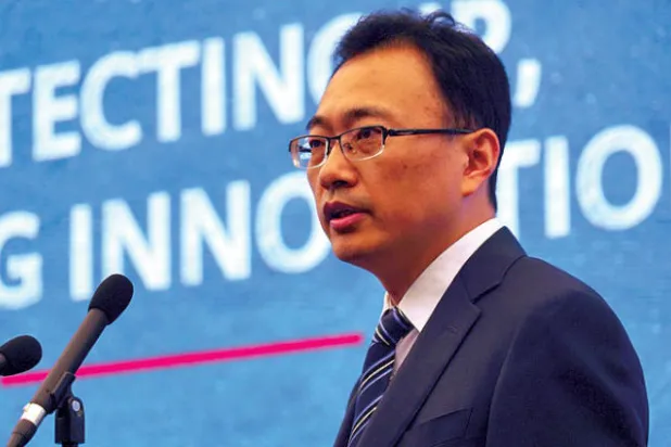 «هواوي» متهمة بتعاون موظفيها مع الجيش الصيني في مشروعات بحثية