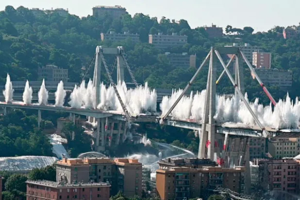 إيطاليا تدمر ما تبقى من جسر جنوا المنهار