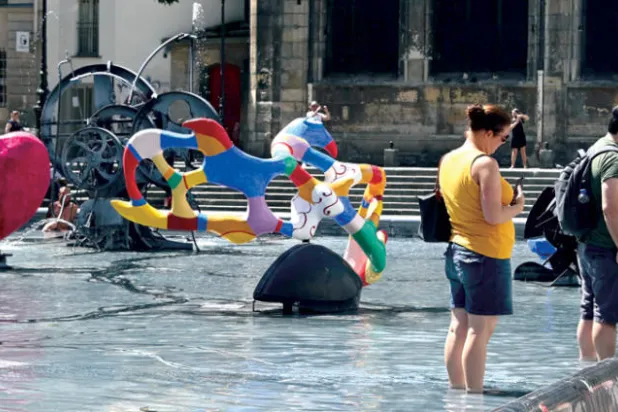 فرنسا تعاني في سادس أيام موجة حر تضرب جزءاً كبيراً من أوروبا