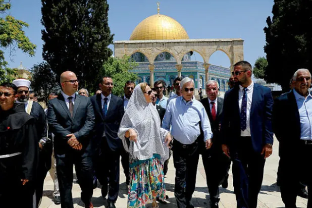 إسرائيل تخضع وزير القدس لتحقيق مطوّل بعد اعتقاله