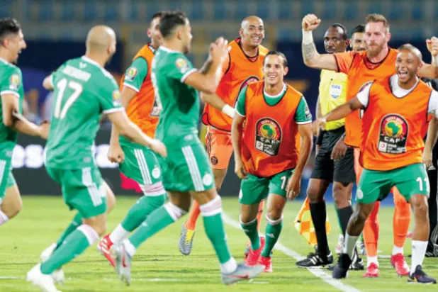 لاعبو المنتخب الجزائري قدموا أفضل العروض ويتطلعون لحسم صدارة المجموعة (إ.ب.أ)
