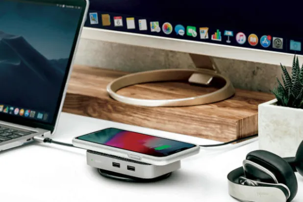 منصة «يو إس بي ـ سي سيمبوس كيو» المدمجة للشحن اللاسلكي