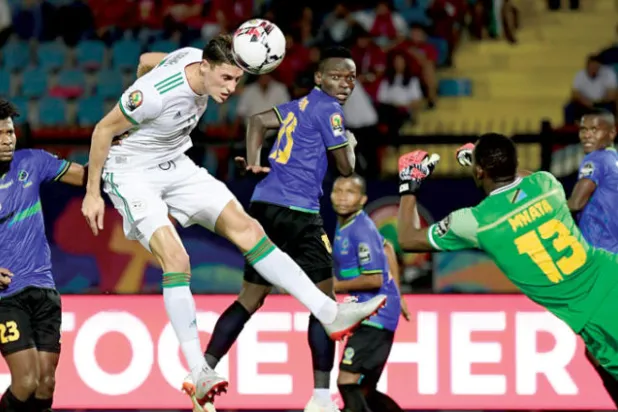 مهدي تاهرات وفرصة ضائعة للمنتخب الجزائري (أ.ف.ب)