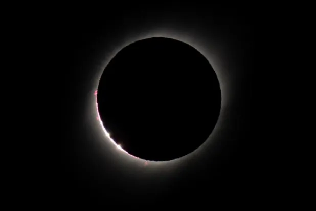 الكسوف الكلي (أ.ف.ب)