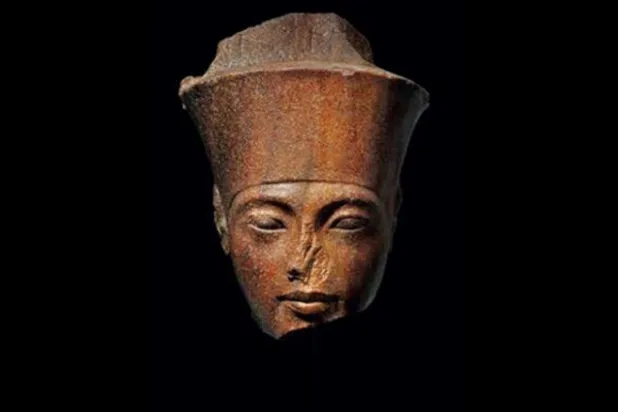 مصر تطالب بريطانيا بمنع خروج رأس توت عنخ آمون