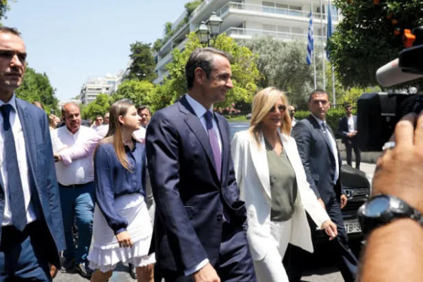 تنصيب ميتسوتاكيس رئيساً لحكومة اليونان خلفاً لتسيبراس