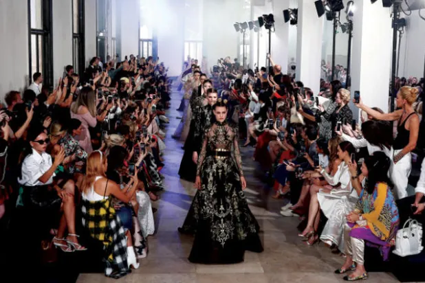 من عرض إيلي صعب