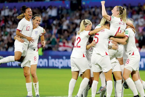 لاعبات منتخب إنجلترا حصدن المركز الرابع ونجحن في حشد الجماهير لتشجيعهن