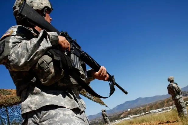 توقيف جنديين أميركيين بتهمة تهريب مهاجرين مقابل المال