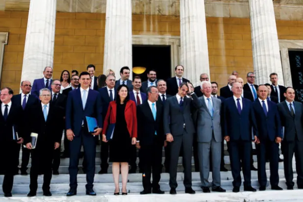 توارث السلطة ديمقراطياً... على الطريقة اليونانية