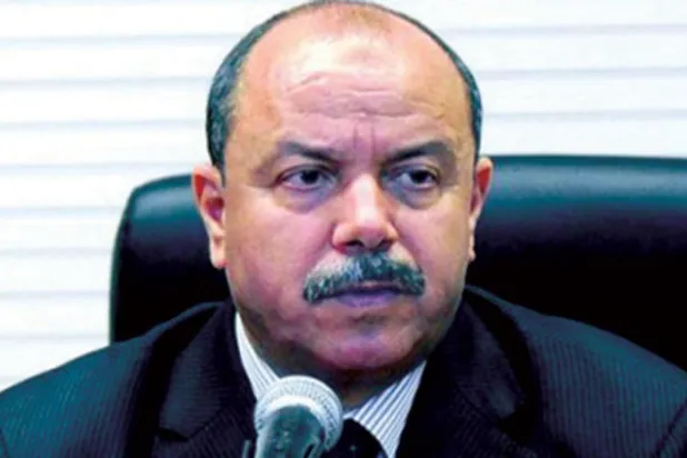 بلقاسم زغماتي... قاضٍ يمتهن «قطف رؤوس العصابة» في الجزائر